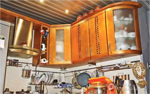 Какой сделать потолок на кухне. Разновидности реечных потолков для оформления кухни 07