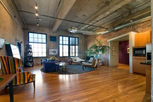 Бетонный потолок в интерьере – нюансы 09