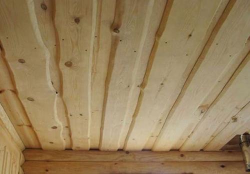 Потолок из пвх панелей в деревянном доме. Чем обшить потолок в деревянном доме внутри дешево и красиво