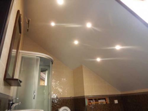 Ремонт потолка в квартире своими руками поэтапно. Ремонт потолка своими руками: подробное описание вариантов, как отремонтировать потолок (100 фото и видео)