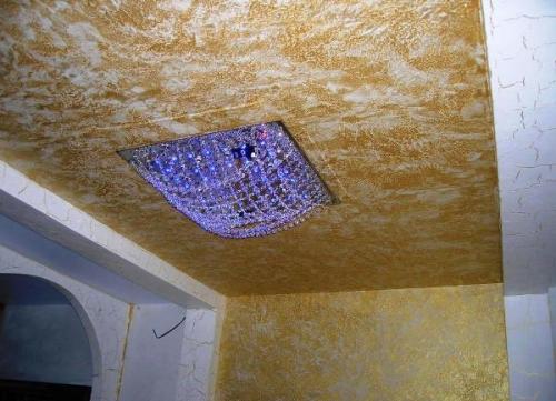 Чем отделать кривой потолок. Что делать с потолком если он кривой