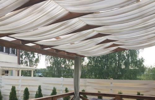 Монтаж натяжного потолка из ткани в спальне своими руками. Натяжка полотнища 02 Монтаж натяжного потолка из ткани в спальне своими руками. Натяжка полотнища 02