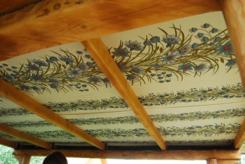 Монтаж натяжного потолка из ткани в спальне своими руками. Натяжка полотнища 03 Монтаж натяжного потолка из ткани в спальне своими руками. Натяжка полотнища 03