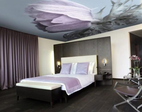 Натяжные потолки для спальни. Красивые варианты натяжного потолка в спальне