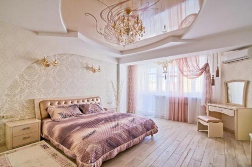 Бюджетный потолок в спальне. Потолок в спальне — примеры красивой отделки и оформления дизайна (77 фото идей)