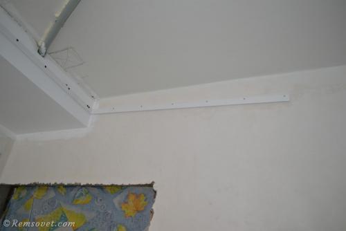 Как крепится натяжной потолок к потолку или стене. Распространенные способы крепления натяжного потолка к потолку 05