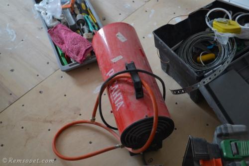 Как крепится натяжной потолок к потолку или стене. Распространенные способы крепления натяжного потолка к потолку 03