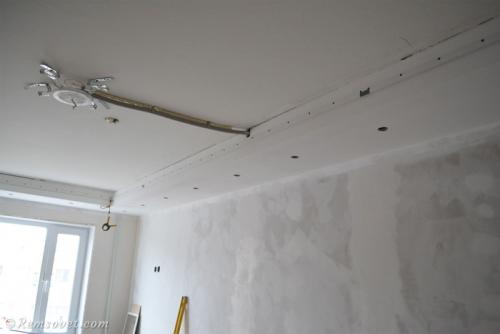 Как крепится натяжной потолок к потолку или стене. Распространенные способы крепления натяжного потолка к потолку 16