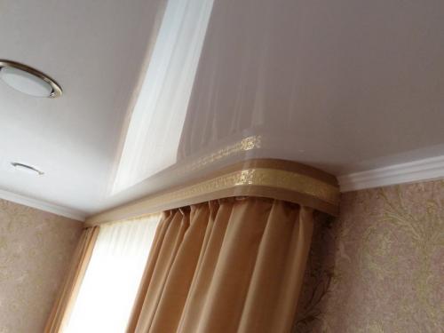 Карниз на кухню на натяжной потолок. Карниз для штор под натяжной потолок: советы по выбору и монтажу