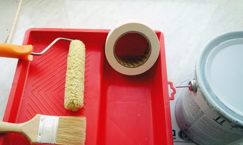 ТОП-8 лучших красок для потолка. Топ самых хороших стойких красок для потолков и стен помещений 32