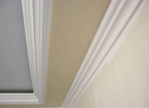 Как клеить багеты на потолок. Способы приклеивания потолочных багетов 06 Как клеить багеты на потолок. Способы приклеивания потолочных багетов 06