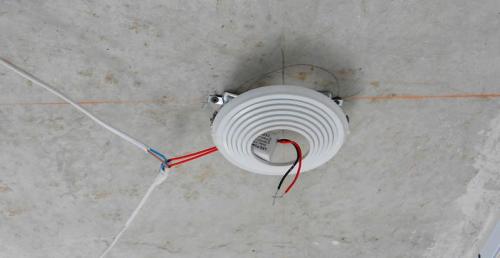 Типы светильников для натяжных потолков. В чем сложность подбора светильников для натяжных потолков 01