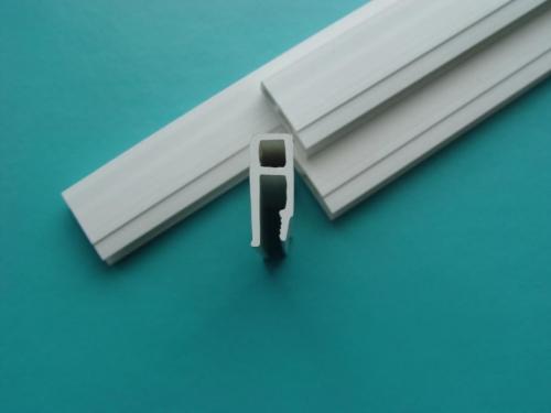 Особенности пластикового профиля для натяжных потолков. ПВХ багеты 01