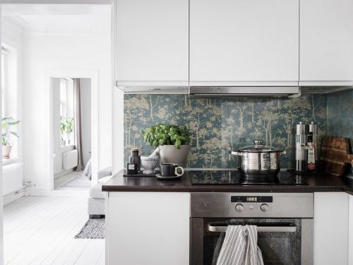 Какими панелями отделать кухню. Самые модные стеновые панели для кухни в 24 фото