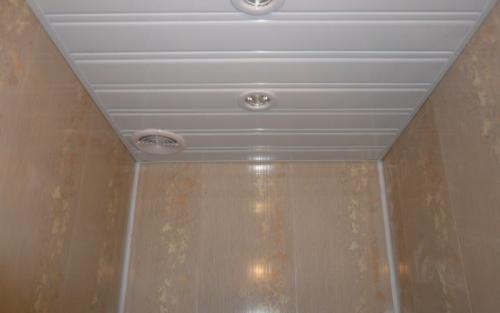 Пластиковый потолок на кухне. Виды и свойства панелей пвх