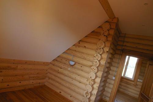 Какой натяжной потолок подойдет в деревянный дом. Тип натяжного покрытия 07