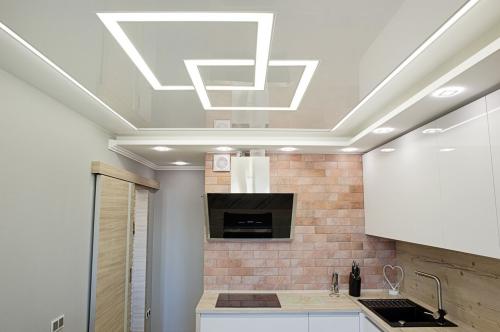 Потолок на кухне натяжной. Натяжной потолок на кухне: 105 вариантов дизайна в реальных фото