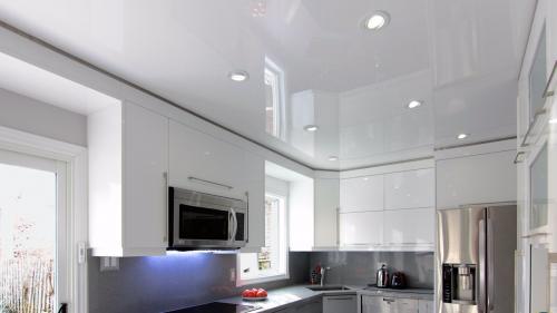 Потолки на маленькой кухне. Натяжной потолок на кухне: 105 вариантов дизайна в реальных фото