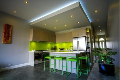 Потолок из гипсокартона на кухне с подсветкой. Подсветка потолка на кухне