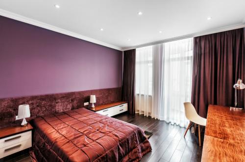 Какой потолок лучше в спальне. Материал и фактура натяжного потолка 01 Какой потолок лучше в спальне. Материал и фактура натяжного потолка 01