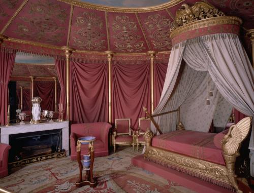 Какую ткань можно использовать для натяжного потолка. История натяжных потолков