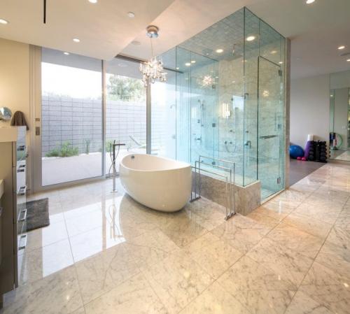 Какой потолок лучше установить в ванной комнате. Дорогая эффектная потолочная отделка 03