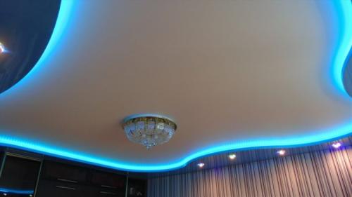 Потолок натяжной с подсветкой по периметру. Варианты расположения подсветки на натяжном потолке
