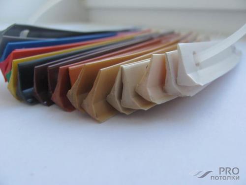 Цветная вставка для натяжных потолков. Разновидности заглушек и особенности их применения