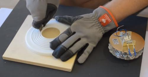 Как установить точечные светильники в готовый натяжной потолок. Изготовление закладной для светильника