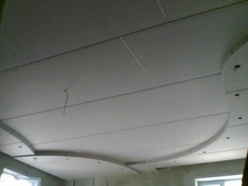 Современный дизайн потолка в спальной комнате. Материалы 02