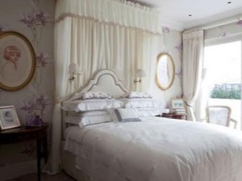 Спальня в современном стиле. «Традиционная» спальня в современном стиле: особенности интерьера 01