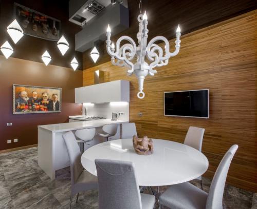 Сравнение сатинового и матового натяжного потолка. Сравнительная таблица характеристик фактуры потолков 02 Сравнение сатинового и матового натяжного потолка. Сравнительная таблица характеристик фактуры потолков 02