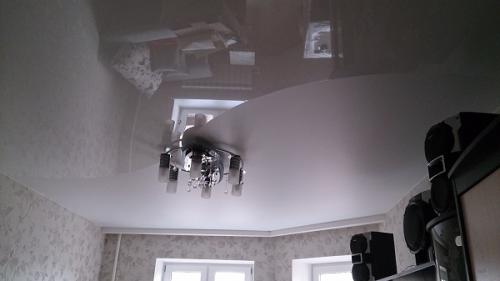 Глянцевые или матовые натяжные потолки. Глянцевый потолок 01 Глянцевые или матовые натяжные потолки. Глянцевый потолок 01