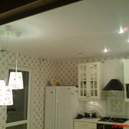 Матовый натяжной потолок на кухне. Варианты дизайна натяжных потолков на кухне 13