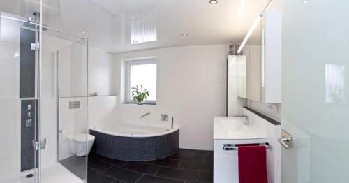 Что выбрать матовые или глянцевые натяжные потолки. Глянец или матовый потолок 05 Что выбрать матовые или глянцевые натяжные потолки. Глянец или матовый потолок 05