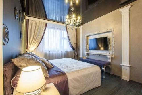 Натяжной потолок в спальне — преимуществ аи недостатки натяжных потолков. Нюансы установки. Выбор материала и цветов. Фото и видео-обзоры от профессионалов