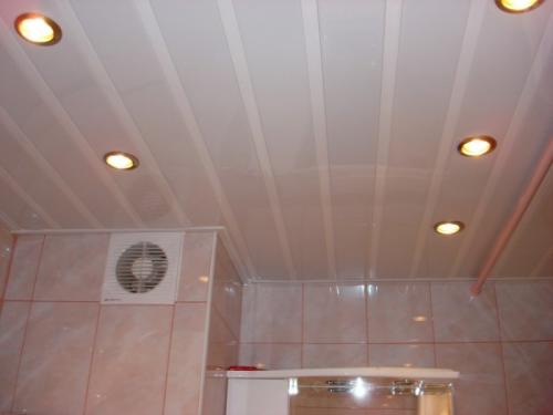 Варианты отделки потолка в ванной и как сделать своими руками. Потолок в ванной своими руками: выбор стиля, дизайна, цвета и оформления (130 фото). Советы по монтажу и отделке потолка