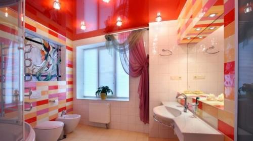 Какой потолок сделать в ванной комнате. Как оформить потолок в ванной комнате?