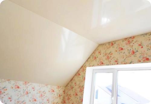 Натяжной потолок на мансарде под углом. Особенности установки натяжного потолка на мансарде