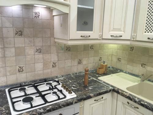 Чем заменить фартук на кухне так. Чем можно заменить фартук на кухне? 24