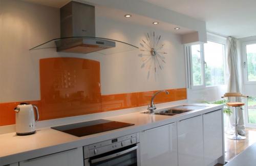 Чем заменить фартук на кухне так. Чем можно заменить фартук на кухне? 09 Чем заменить фартук на кухне так. Чем можно заменить фартук на кухне? 09