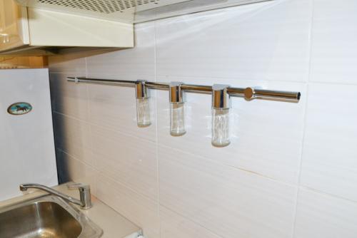 Чем заменить фартук на кухне так. Чем можно заменить фартук на кухне? 23