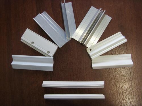 Какой стороной крепить багет для натяжного потолка. Виды багетов