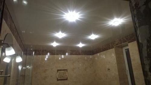 Современные светильники для натяжных потолков. Какие факторы следует учесть