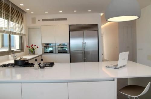 Посадочные размеры встроенных светильников. Выбор освещения для натяжного потолка 10 Посадочные размеры встроенных светильников. Выбор освещения для натяжного потолка 10