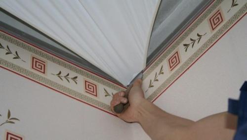 Технология установки натяжных потолков. Штапиковая 07