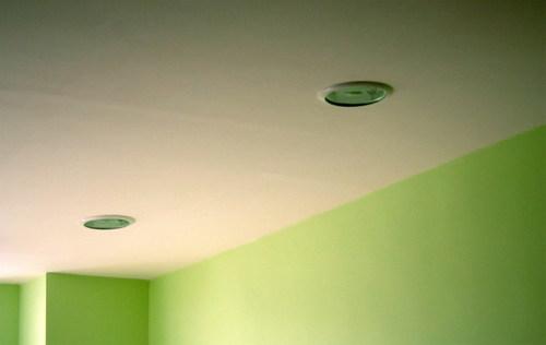 Как покрасить потолок в ванной комнате. Определение объема работ