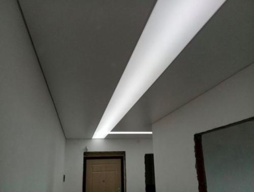 Световые линии на потолке плюсы и минусы. Особенности натяжных потолков со световыми линиями