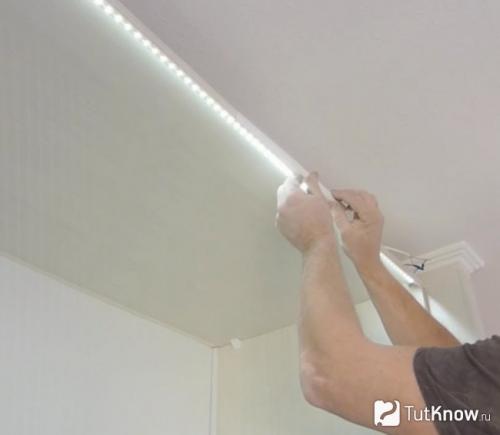 Как сделать светящийся натяжной потолок. Технология монтажа светового натяжного потолка своими руками 01 Как сделать светящийся натяжной потолок. Технология монтажа светового натяжного потолка своими руками 01