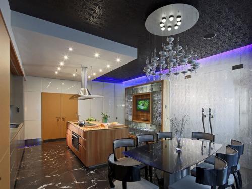 Матовый натяжной потолок с подсветкой. Варианты и цвета матовых натяжных потолков